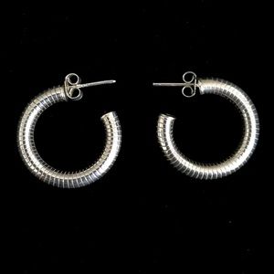 ‼️SOLD‼️. 💕925 Silver Hoop Earrings 💕